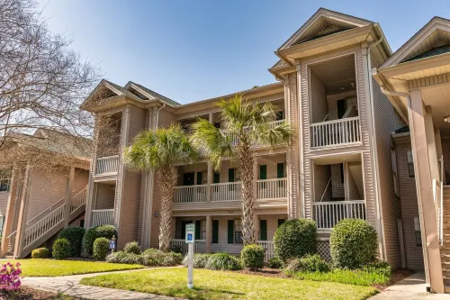 Relaxing 2BR 2BA Condo on Golf Course w/ balcony