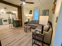 Hygge Hideaway. Pet friendly, cozy retreat & 3 minute walk to the river!