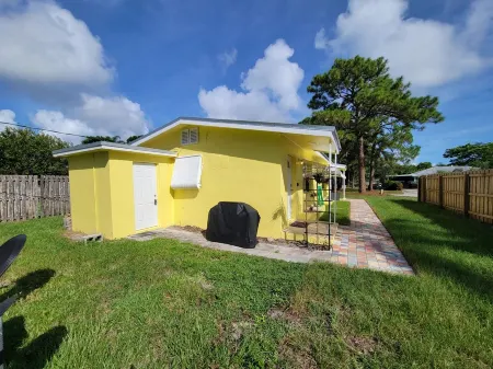 Paradise Pocket - Unit A