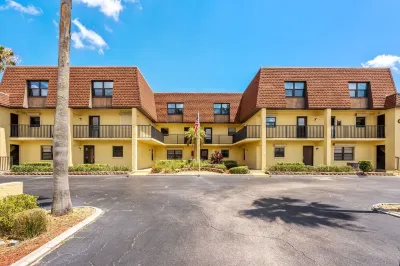 ⛱️ Beach front condo 🚀