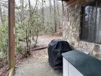 Romantic,Cozy Log Cabin, Hot Tub, WiFi, pool table