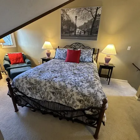 Travelers' Rest--Your Wintergreen Retreat in the Center of it All!