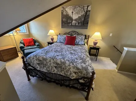 Travelers' Rest--Your Wintergreen Retreat in the Center of it All!