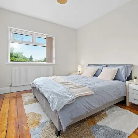 Fantastic, modern 3 bedroom house in West Didsbury. Close to all amenities. Отели рядом с достопримечательностью «Дидсбери»