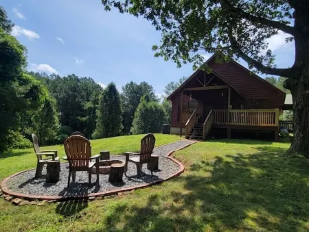 Cozy Cabin at Copperhill, Tn. Fire Pit, Hot Tub, Nature Trails.....WOW