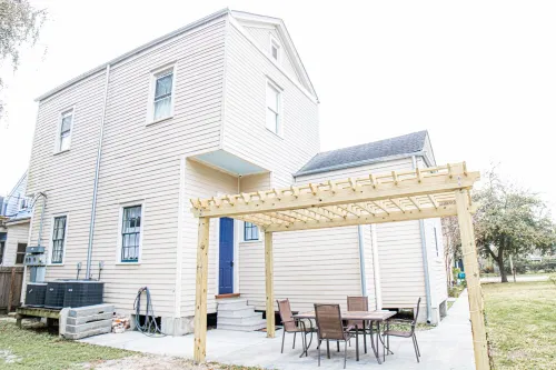 NEAR THE FRENCH QUARTER, SAFEST NEIGHBORHOOD Sleeps 8-16