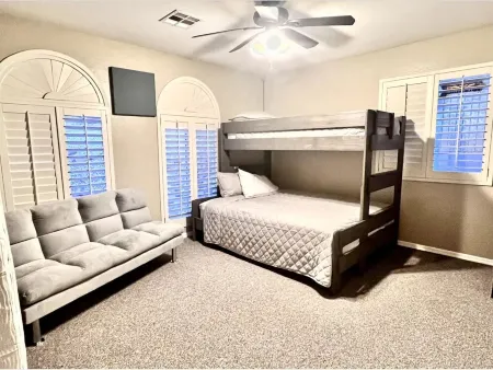 Desert Valley Stay - Mountain Views