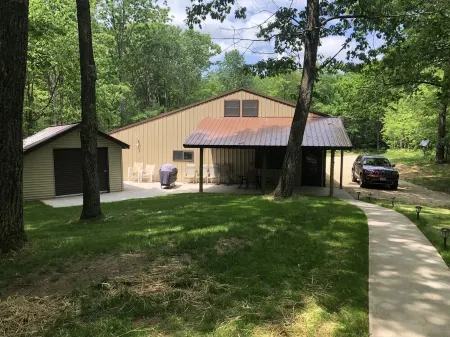 Cozy & secluded on 53 acres & driveway access to miles of ATV/snowmobile trails! Отели в г. Силвер Клифф