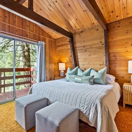 Pet/Kid Friendly Cozy Cabin, BBQ, Firepit, Outdoor Dining, Forest Views