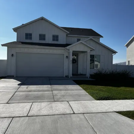 Beautiful home near Thanksgiving Point. Views of Utah Lake, sunrise and sunset