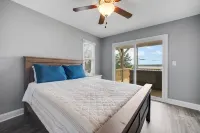 South End WB Beach House w Stunning Sunset Water Views from Large Front Porch.