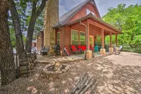 EAGLES NEST - CABIN W/ HOT TUB