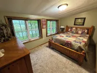 Private Meramec River Frontage!! Cozy Cabin with Amazing views!  Available now!!
