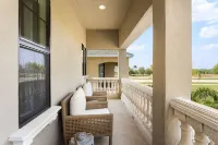 ORLANDO THEME HOME: EVERY ROOM IS A NEW ADVENTURE! WATERFRONT IN REUNION RESORT.