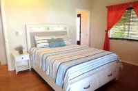 NEW! 3/BR Coffee Estate with Hot Tub and Ocean View in Kona town