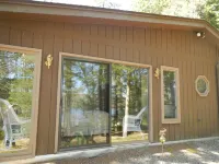 Immaculate Waterfront Studio Apt, kayaks, hot tub, 45 min. to Acadia