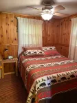 Year round cozy cabin on Trout haven Pond, close to trails & Lake St. Helen