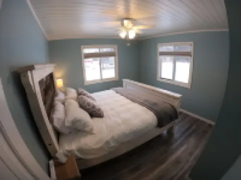 Modern Cozy Cottage w/ Lake Access