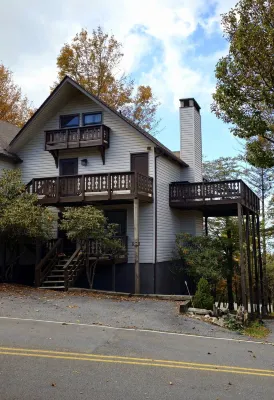 Long Range Views, 1/2 Mile to Ski Slope!  Secluded end unit.