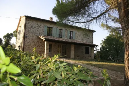 Splendid private villa for 12 people with swimming pool and olive trees