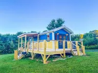 Tiny, charming mountaintop cottage with large firepit, deck and amazing views