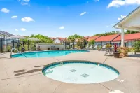 Apple River Penthouse- Pigeon Forge Hotels near D Garden