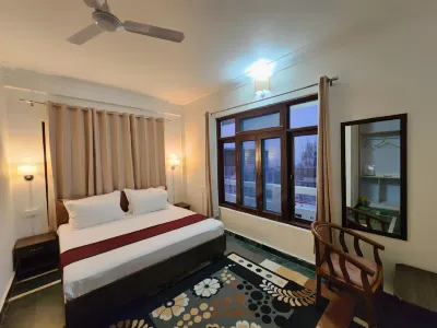 Dorjee House Bir Hotels near Shiv temple,dhang