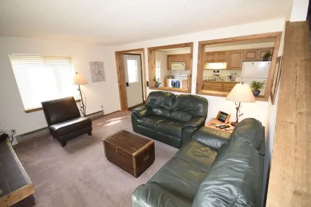 West Edge Retreat - A wonderful Townhouse in West Yellowstone Отели рядом с достопримечательностью «Chamber of Commerce of West Yellowstone»