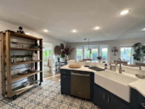 Beautiful and relaxing Golf & Lake retreat waiting just for you!!