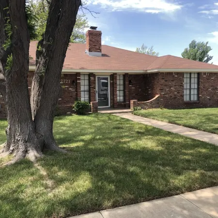 Large Home - close to everything! Over 2200 sq ft. EV Charger