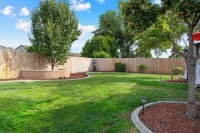 Lux Retreat w/ Hot Tub/ Game Rm/ BBQ / 4 mins to Toyota Amphitheater & Hard Rock