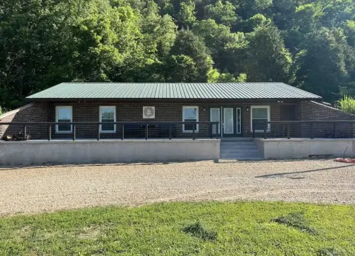 Peaceful getaway  centrally located just min. from Madison and Belterra casino.