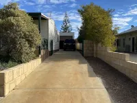 Sandowne House - Families and fisher peoples favourite close to beach Hotels in Cervantes