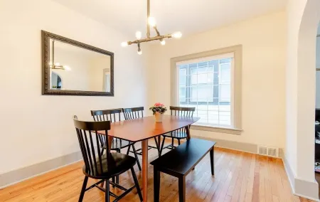 Gates Circle 2 Bedroom Sanctuary Отели рядом с достопримечательностью «Buffalo Central Terminal»