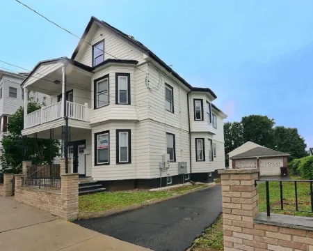 Boston 2 level luxury home, Free Parking, 5 mins to casino & 10 mins to airport Hoteles en Everett