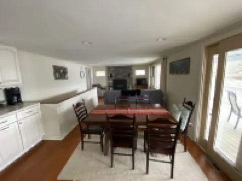 Relaxing Lake House - Enjoy the Sun and Fun!!!