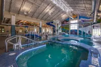 Brand new Grand Park retreat! Private hot tub and custom bunk room!