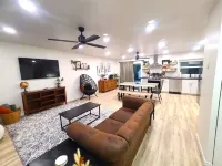 Beautiful, Cozy, and Spacious home- 3 mins from downtown