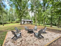 Private, modern home with river view, on 48 acres Hotels in Perry County