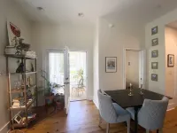 Spacious 2 bedroom apartment next to Forsyth Park