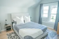 Modern & Spacious 4 Bedroom Single Family Home