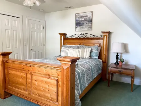 💥PARADISE POINTE: 2 Floors, 4 BDR, 7 Beds,  Guests, PET FRIENDLY 🥇