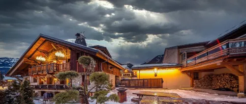 In the heart of the village, 400m from the slopes: Sauna, Nordic bath, fireplace...