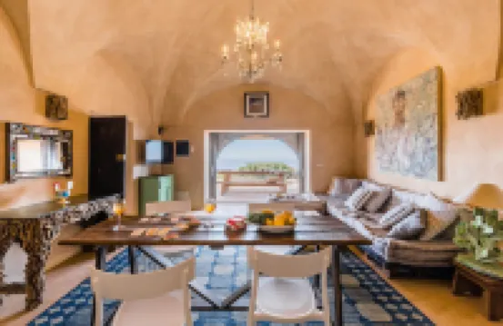 New structure with 3 dammusi, infinity pool and breathtaking sea view Hôtels à : Pantelleria