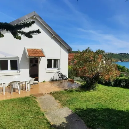 Waterfront with sea view!
