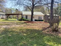 Beautiful country cottage with ease of access! Minutes to I-26, I-95 and Hwy 301