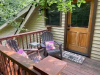 Luxury Suite on 7 Acres of Woods! Fireplace, Whirlpool!