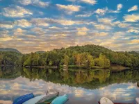 Charming 3-bedroom cabin in wonderful Lake Lure with AC, WiFi
