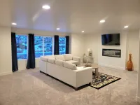 The Perfect Family Retreat! Brand new huge townhome with Sauna!