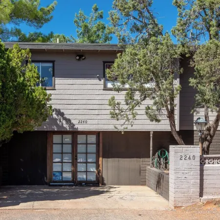 Sedona Home - Walk to Trails. Decks, Views, Hot Tub, Amenities = Best Value!